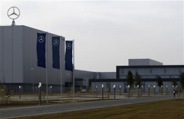 Daimler vrea să cumpere o fostă bază militară din Germania, unde să testeze automobile Mercedes